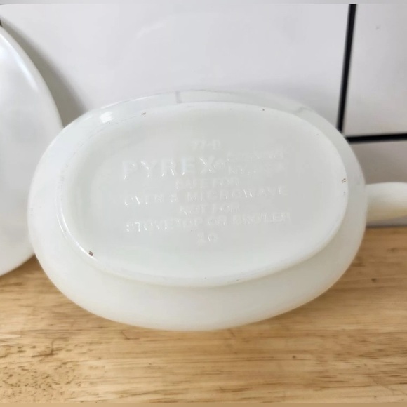 70s PYREX Vintage Gravy Boat & Underplate, Butterfly Gold -  77-U, 77-B - Picture 6 of 6
